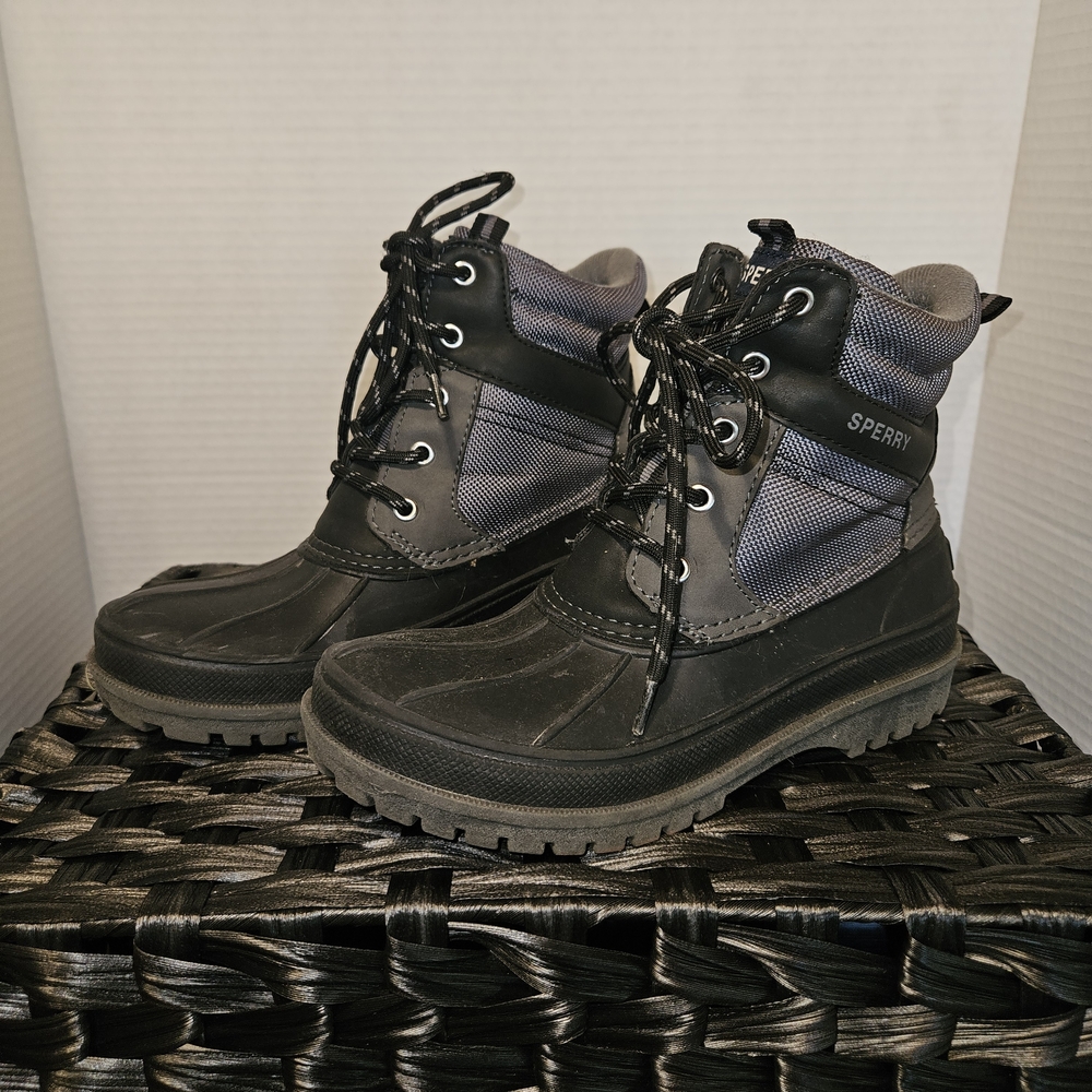 Sperry Kids Black and Gray Lace-Up Boots Sz 2M